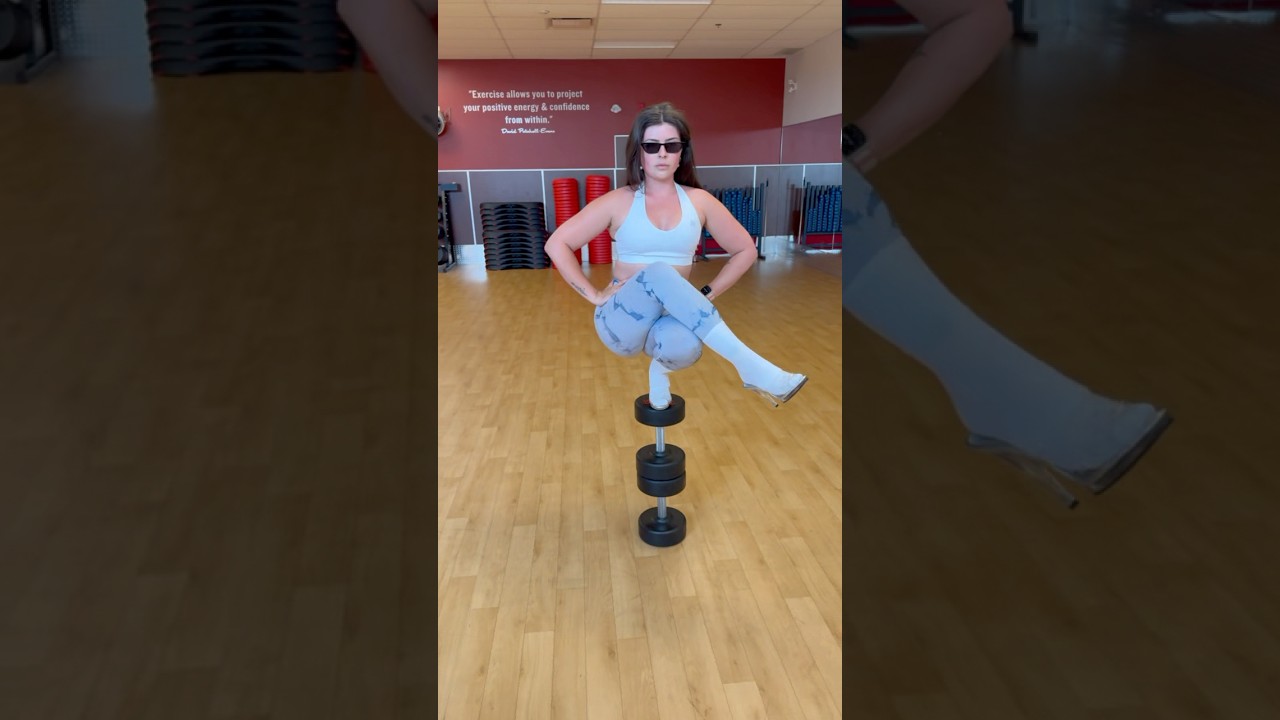 Nicki Pose Challenge Accepted 👑