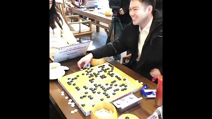 柯洁vs李轩豪对战现场！【明玥谈棋】 - 天天要闻