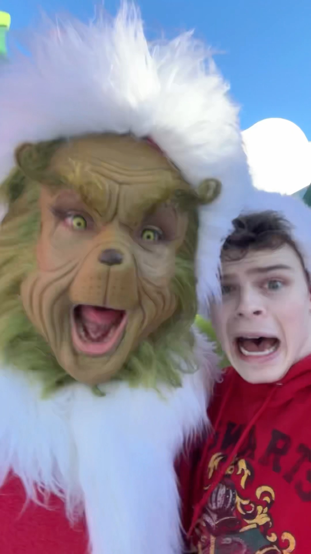 You’re an absolutely terrifying one, Mr. Grinch! #universalholidays @universalstudioshollywood