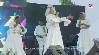Tope Alabi leads God's people to worship at PRAISE THE ALMIGHTY 2022 screenshot 3