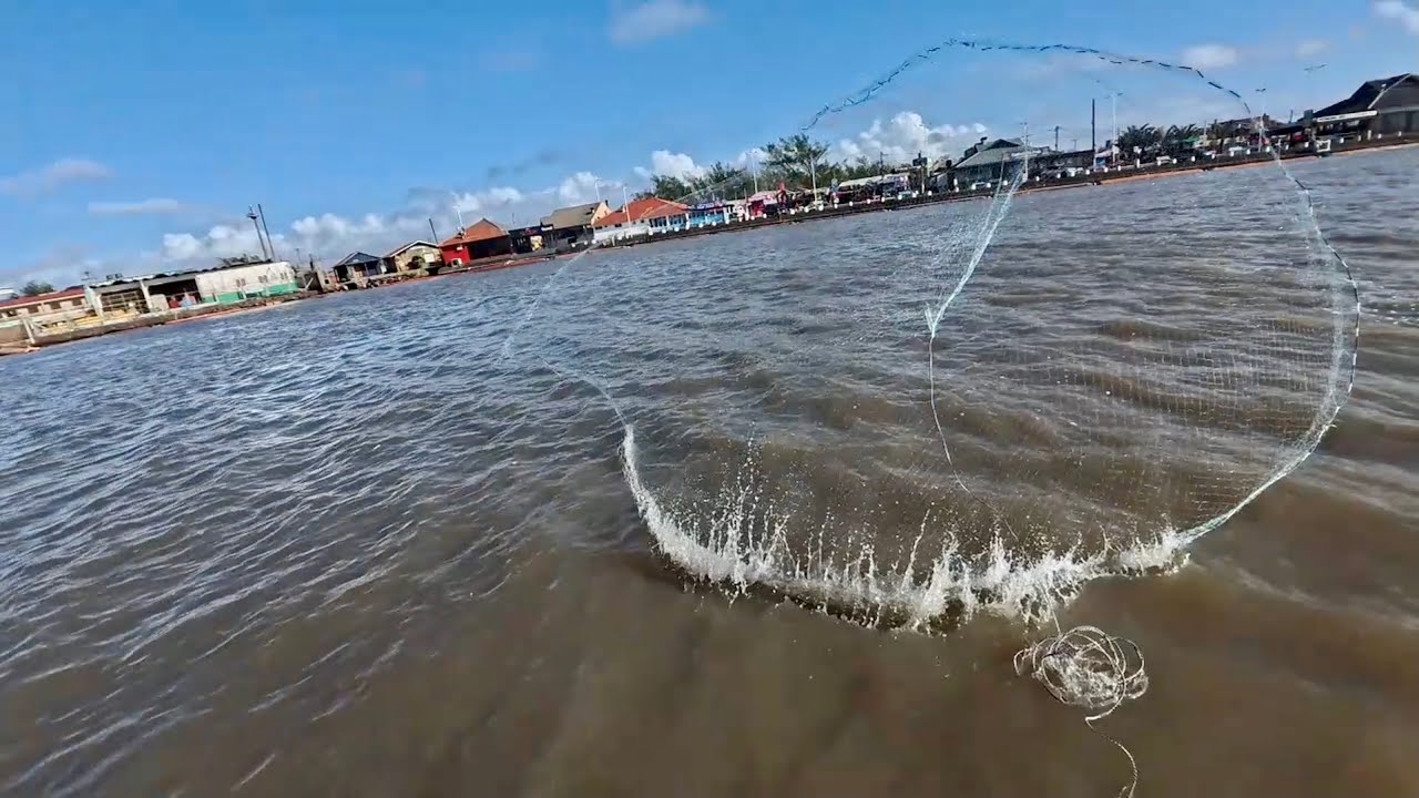 FUI TARRAFEAR COM OS BOTOS NA BARRA DE TRAMANDAÍ - Pescaria de Tarrafa.