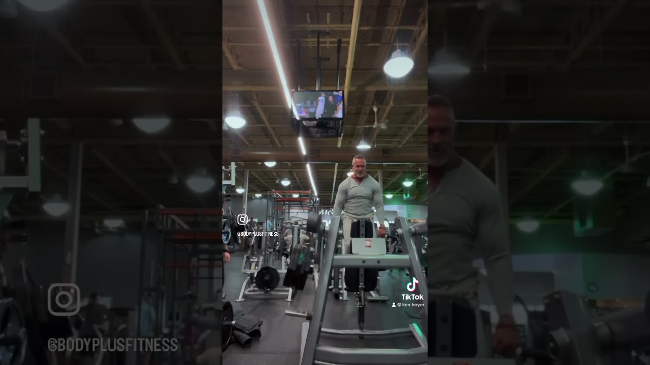 Try shrugs on the hammer shoulder press machine. It allows for a great contraction at the top. #trap