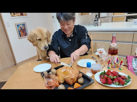 初めて迎えるクリスマス!自家製ローストチキンを見つめる子犬が可愛い過ぎる。【Golden Retriever japan】
