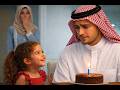 عندما شاهدت عاملة النظافة مليونيراً يستمتع بعيد ميلاده بمفرده، سألت ابنتها هل يمكننا الجلوس؟
