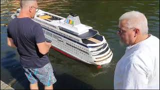 AIDAcara Kreuzfahrtschiff RC Modellschiff RC Boot 1:50 bei der ersten Fahrt.