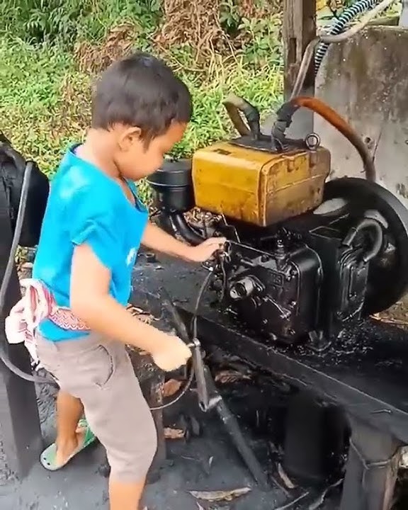 Viral !!! Anak Kecil Menghidupkan Diesel