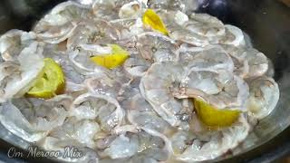 طريقة تنظيف وتقشير الجمبري(الروبيان) وإزالة أمعاءة (الخط الرملي) بسهولةHow to clean and peel shrimp