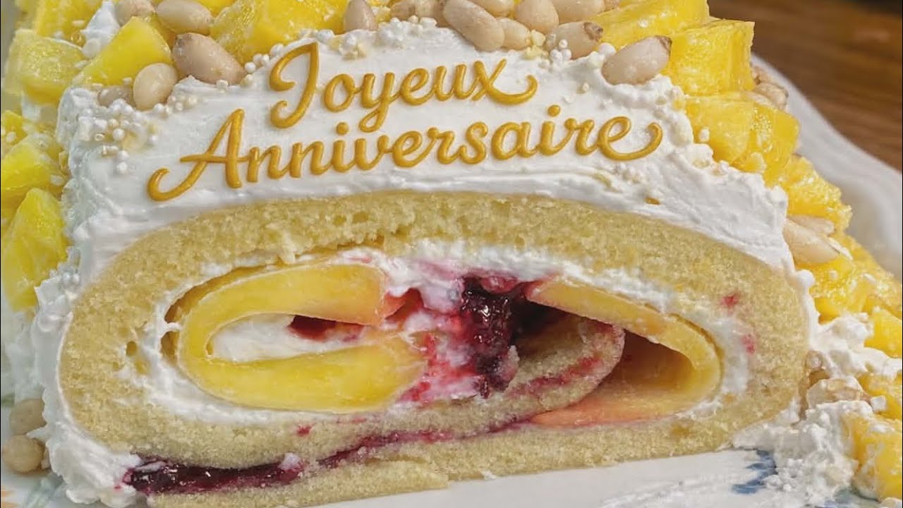 BÛCHE À LA MANGUE , AVEC INSERT MAISON . CUISINE MALIYA.