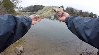 Winter Bass Fishing in Hot Hole LKN