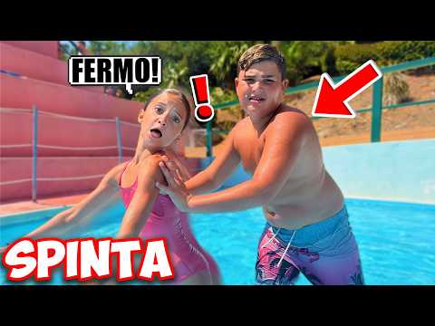 Video SHOCK : IL BULLO NICOLO STA ESAGERANDO CON FIGLIACHIARA.. ORA BASTA!! LA SPINTA PER TERRA...
