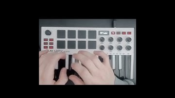 Trappy finger drums on the Akai MPK mini