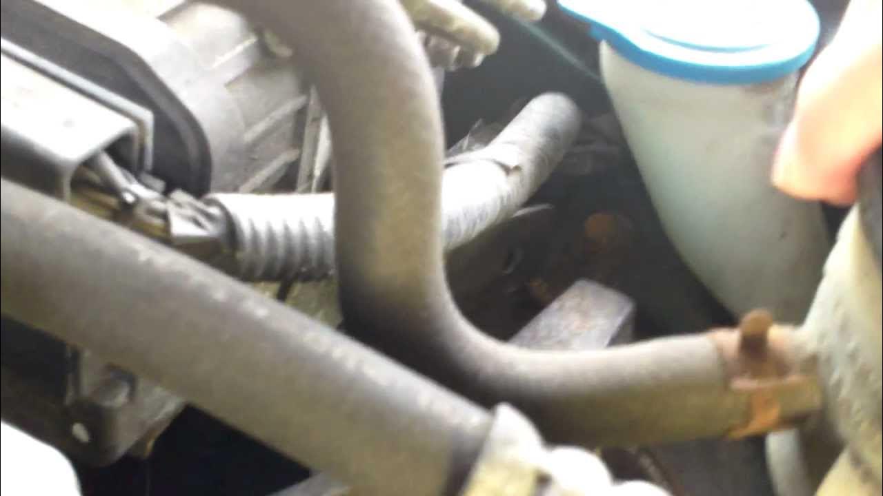 How to replace a headlight bulb on 2002 Honda Civic EX YouTube