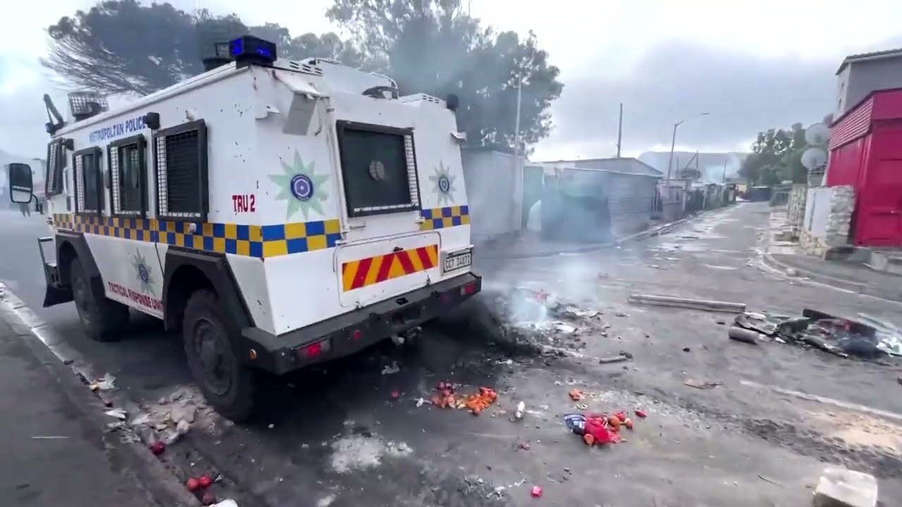 ⁣Five killed as South African taxi strike continues