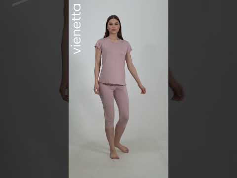 Купить Піжама жіноча з віскози з капрі VIENETTA 4093111049 в Украина в Lingerie.ua - Одяг для дому та відпочинку, Відео 1