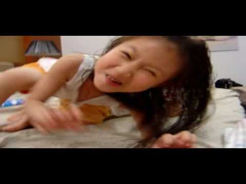 2004年 羅友文新宅家庭生活- 羅家珮, 嘉琦在我房間 3