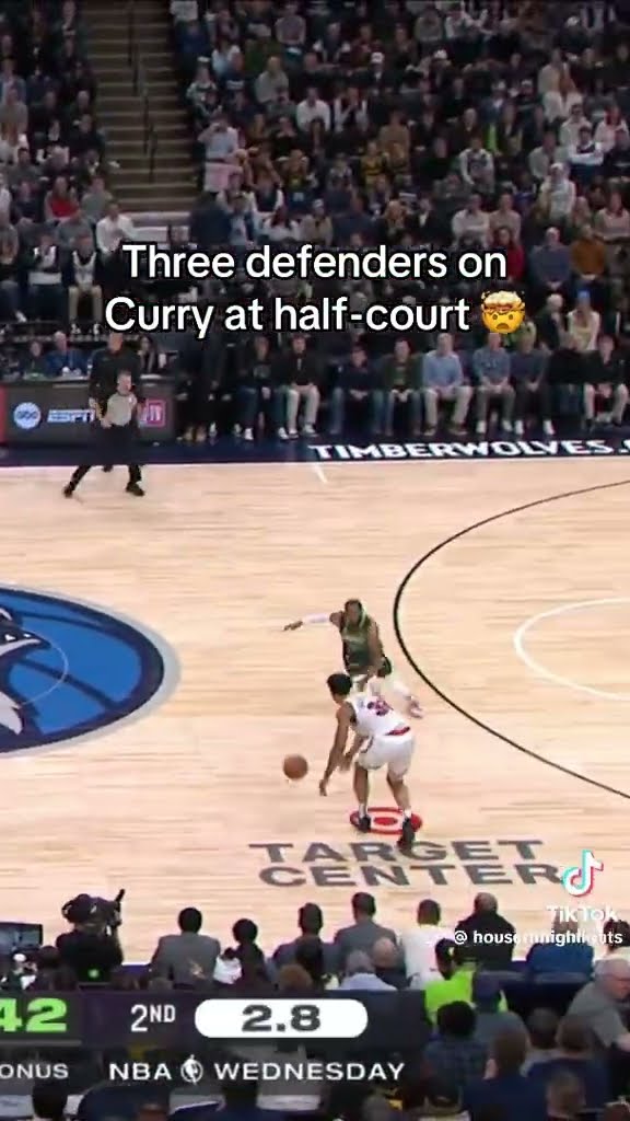 Three defenders on Curry #hoodnews #stephencurry #NBA #basketball #sports #warriors #omg #how #wow