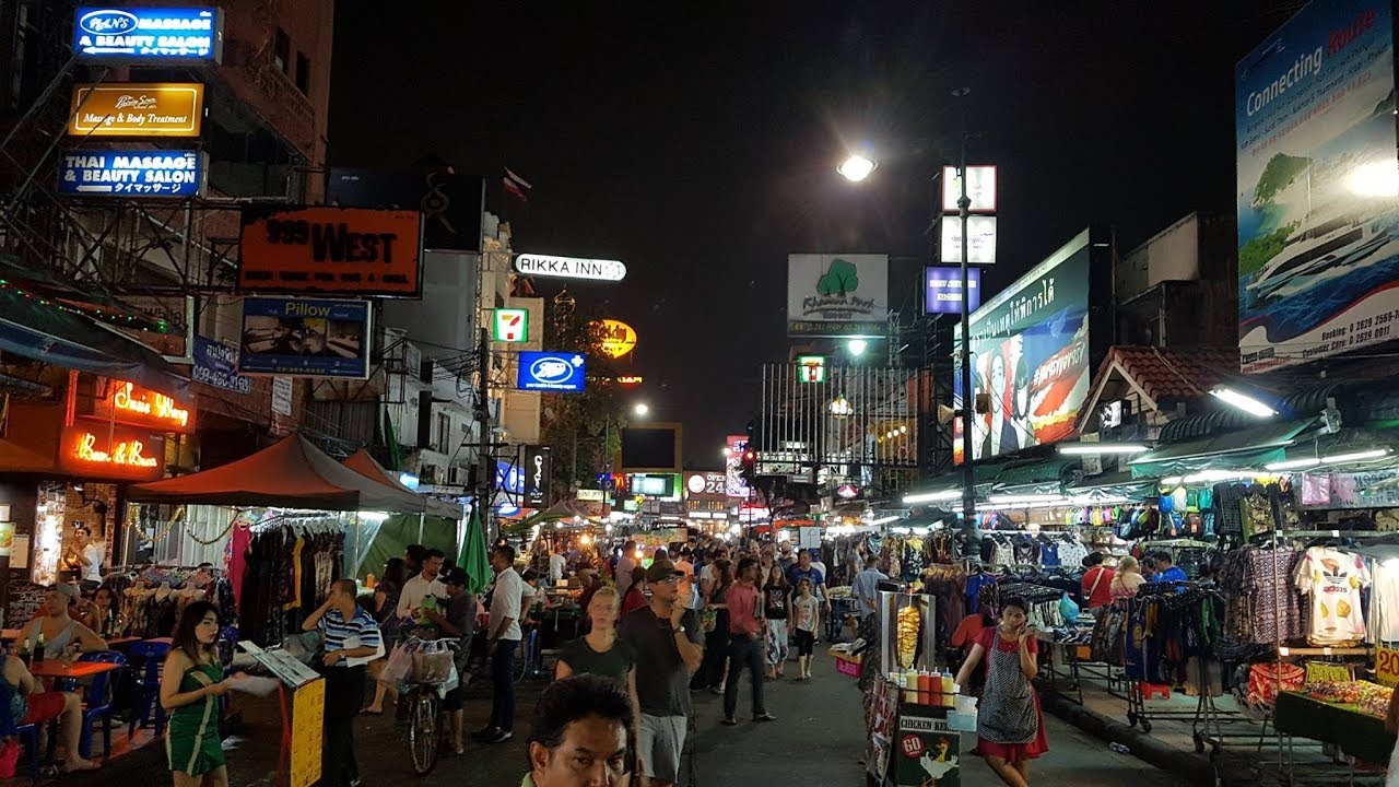 Красная улица бангкок. Каосан роуд. Улица Каосан в Бангкоке. Каосан роуд в Бангкоке. Каосан роуд (Khaosan Road).