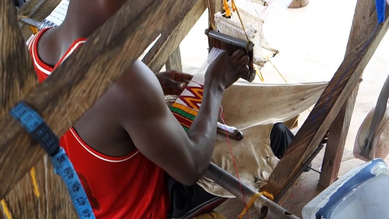 Kente weaving in Adanwomase 