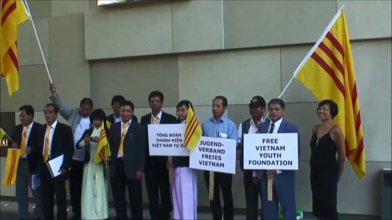 Phái đoàn Thanh Niên VNTD Âu Châu dự hội thảo nhân quyền thế giới - YouTube