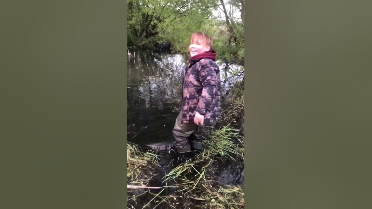 2 часть очищение болота для запускание рыбы - YouTube