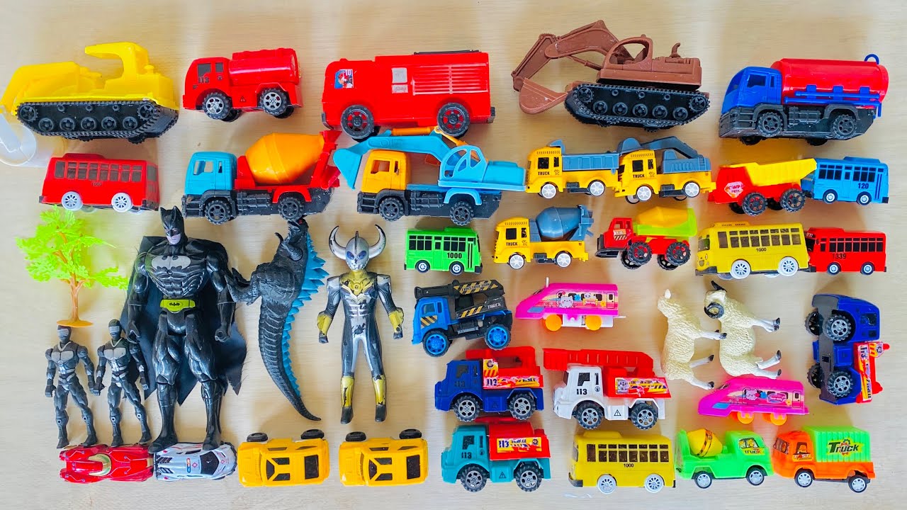 MENEMUKAN MAINAN DI TUMPUKAN PASIR, MOBIL MAINAN, ROBOT MAINAN, POWER ...