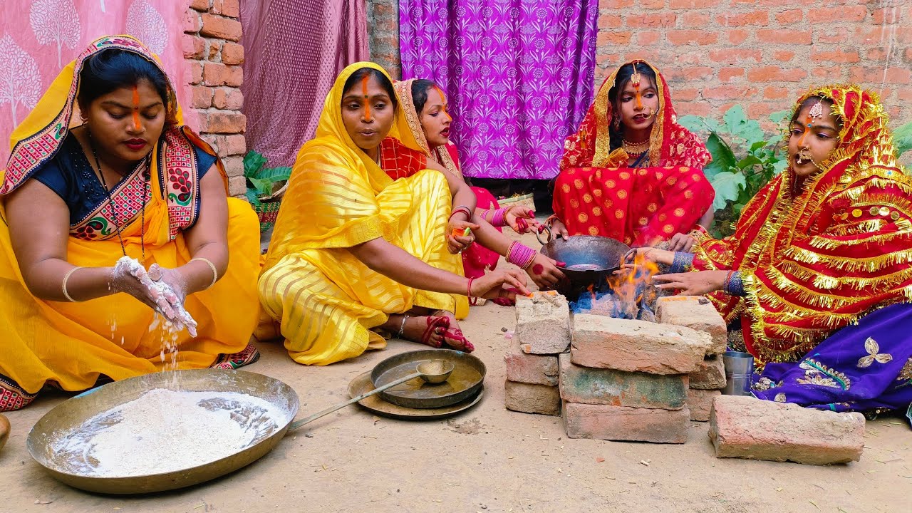 गांव का छठ पूजा, देखिये छठी मईया के गीत गाकर ठेकुआ बनाने का परम्परा।|Gawar Bhauji Priti Singh Comedy