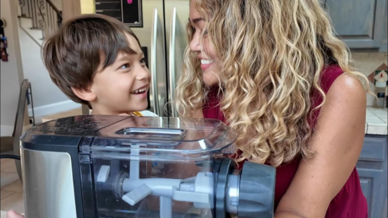 DEMO of the Emeril Lagasse Pasta and Beyond Noodle Maker