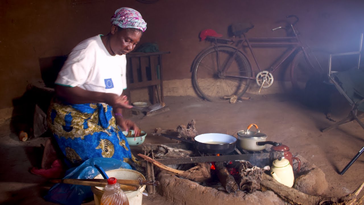 Un avant got de la nourriture Lozi au Zimbabwe