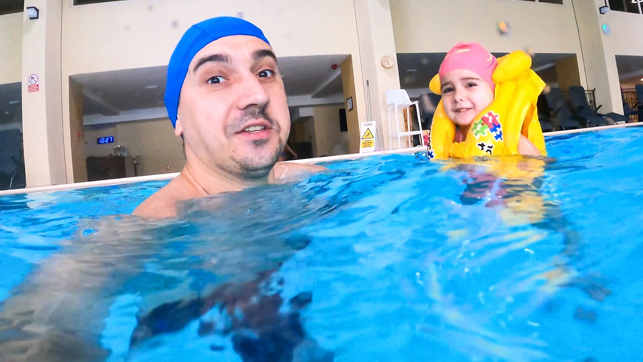 DRAGOBETE la PISCINĂ 🏊‍♂️ Prima Sărbătoare cu ARIANA MARIA 💕 Ziua Îndrăgostiților în Familie