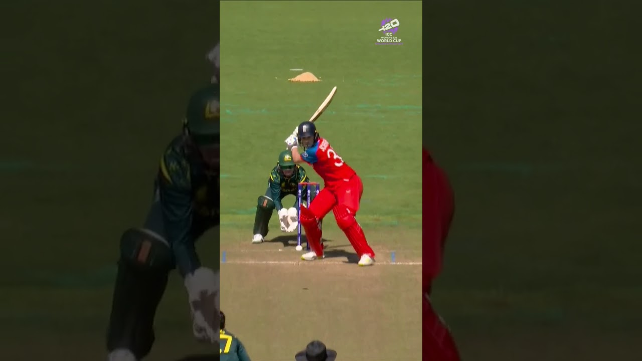 Alana King works her magic to remove Nat Sciver-Brunt 👌