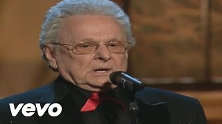 Video thumbnail of "Ralph Stanley & The Clinch Mountain Boys - A Robin Built a Nest On Daddy's Grave [Live]"