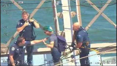 Brooklyn Bridge Trespass Arrest video