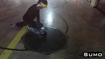 Sumo robot in Slow Motion Impact