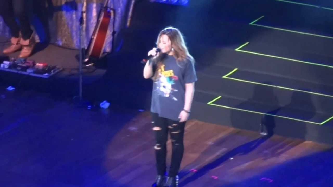 Demi Lovato - Give Your Heart a Break + Unbroken (São Paulo - 30/04/12) - HD