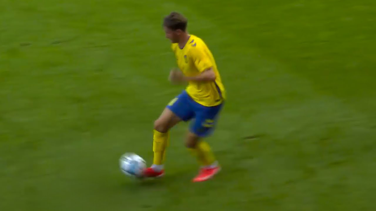 Oscar Schwartau an Elegant Midfielder - 2024