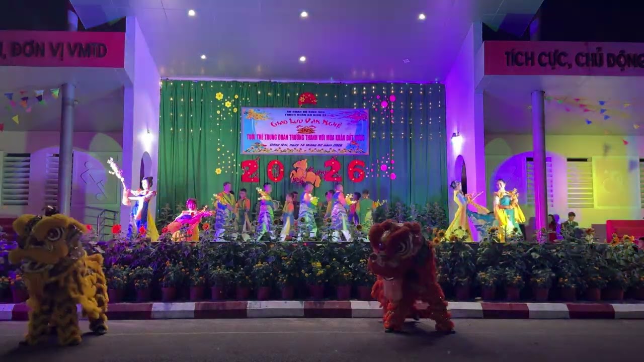 Múa quạt + Trống hội khai xuân