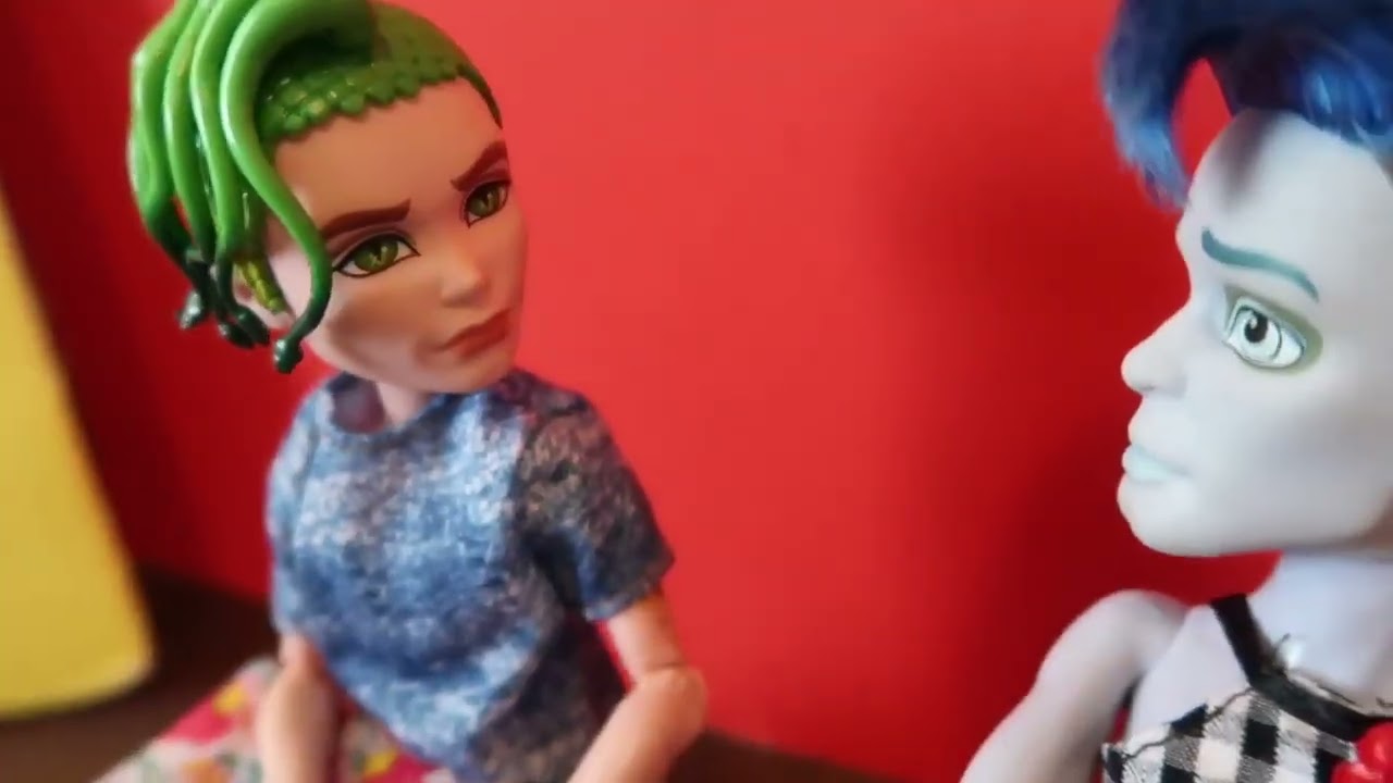 DEUCE AND SLOMAN'S FIRST DATE! | Monster High Slayer | Ep 44 (Urbanmonsterhigh repost)