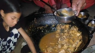 Happyfamily || Cooking 1kg Meat in Nepali village Style || Traditional Food Dal Bhat Chicken Eating