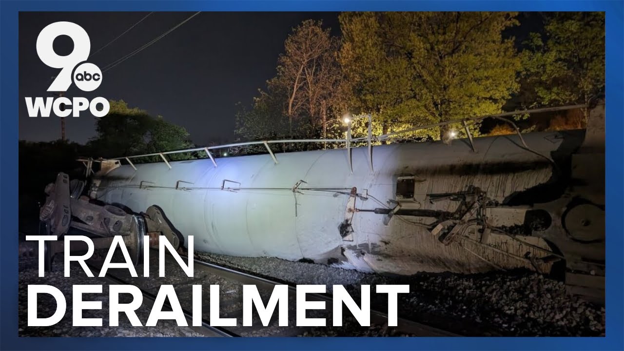 csx-3-rail-cars-derailed-from-train-in-wyoming-crews-working-to