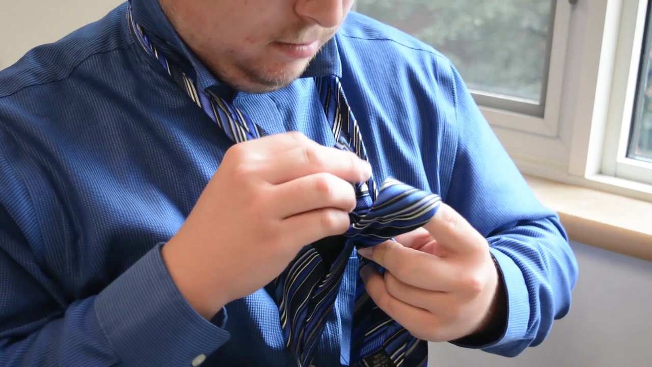 How to tie a tie: Tutorial - YouTube