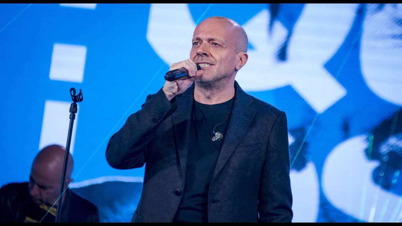 Max Pezzali - Hanno ucciso l'uomo ragno (Radio Italia Live 16/11/2020)