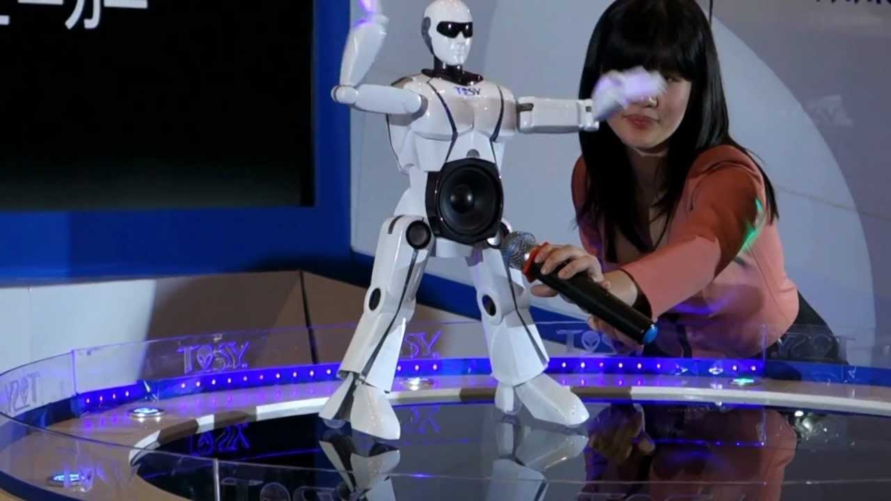 踊る！人型スピーカー日本初上陸世界が注目するベトナム製