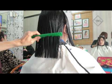 Video: Cara Memotong Rambut Lurus (Dengan Gambar)