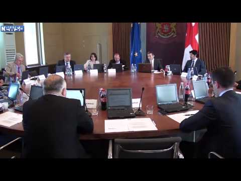 ივანიშვილი ხადურს უცხოეთში ხშირი ვიზიტების გამო აკრიტიკებს