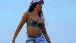 Cardi b - please me live 2019 (feat. bruno mars) beach bash music fest
concert at the south padre new queen of hip hop, b, is set to perform
a...