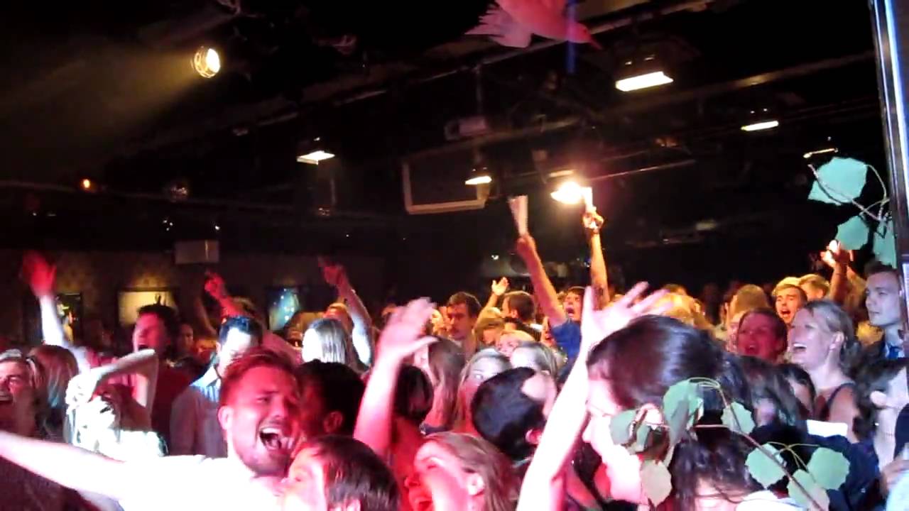 Allsång på Debaser YouTube