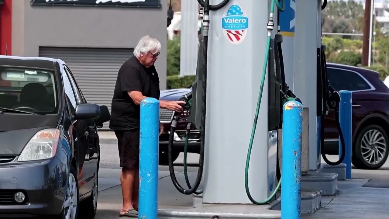 US stocks end down as oil tops $100 per barrel 縮圖