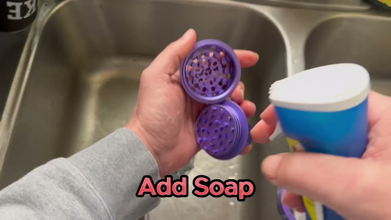 How to clean your herb grinder ￼