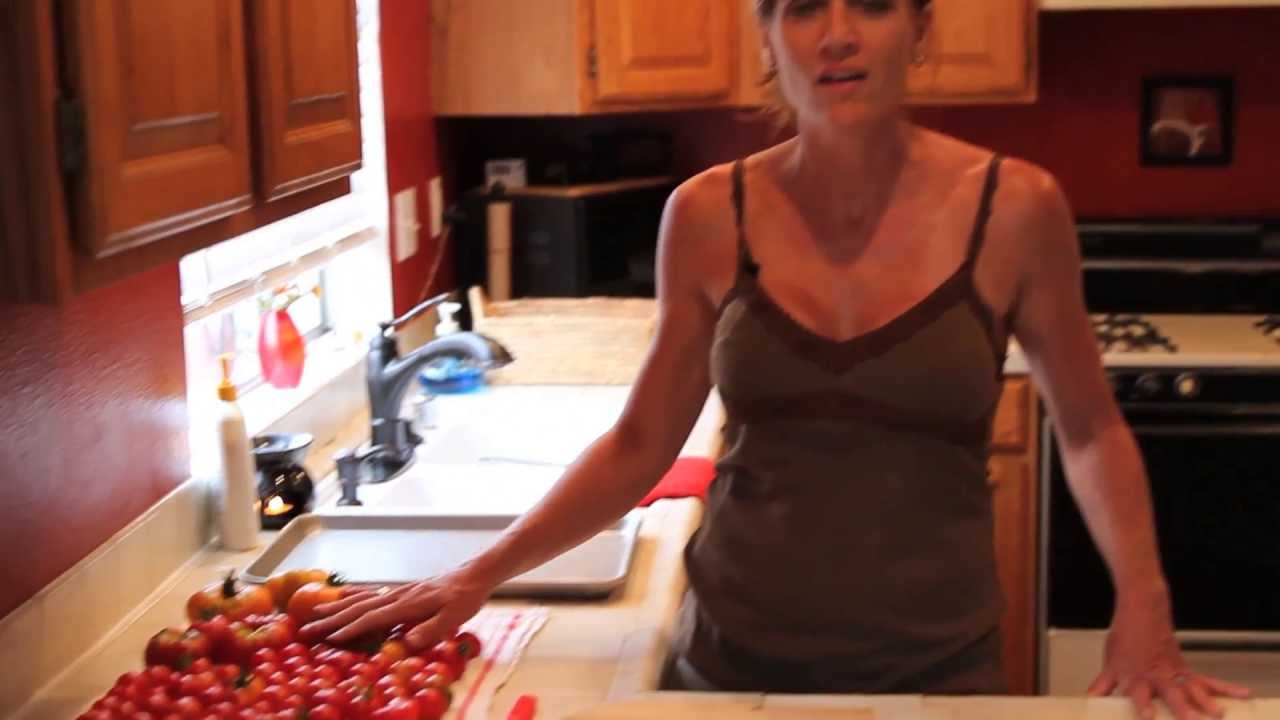 Preserving Your Harvest Easiest Way To Freeze Tomatoes And The Straw Trick Youtube