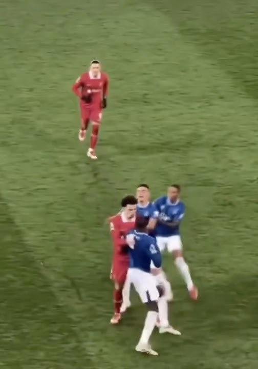 Curtis Jones fight with Doucoure |Everton vs Liverpool 2-2